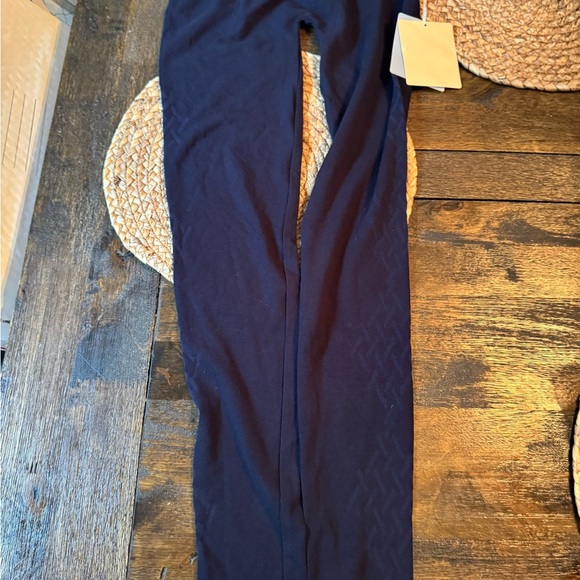 M Rena NWT tummy control leggings with pattern on side OS - Picture 2 of 4